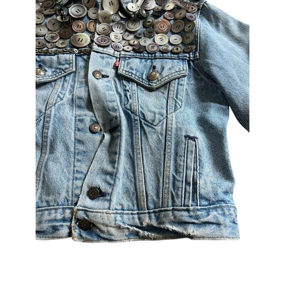 VTG. Levis Womens Denim Jacket Light Blue Buttons Sequin Pockets Long Sleeve - Picture 8 of 12